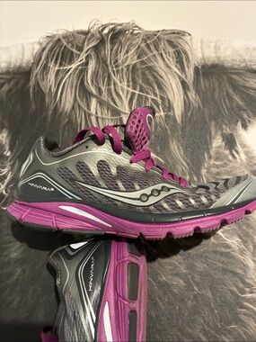 Saucony Kinvara Women's Gray and Magenta Athletic Running Shoes